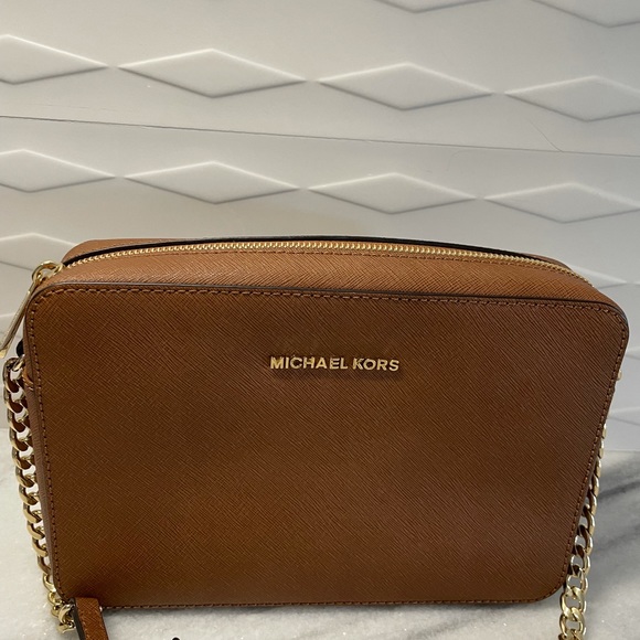 MICHAEL Michael Kors Handbags - MICHAEL Kors NWOT
Jet Set East West Leather BAG